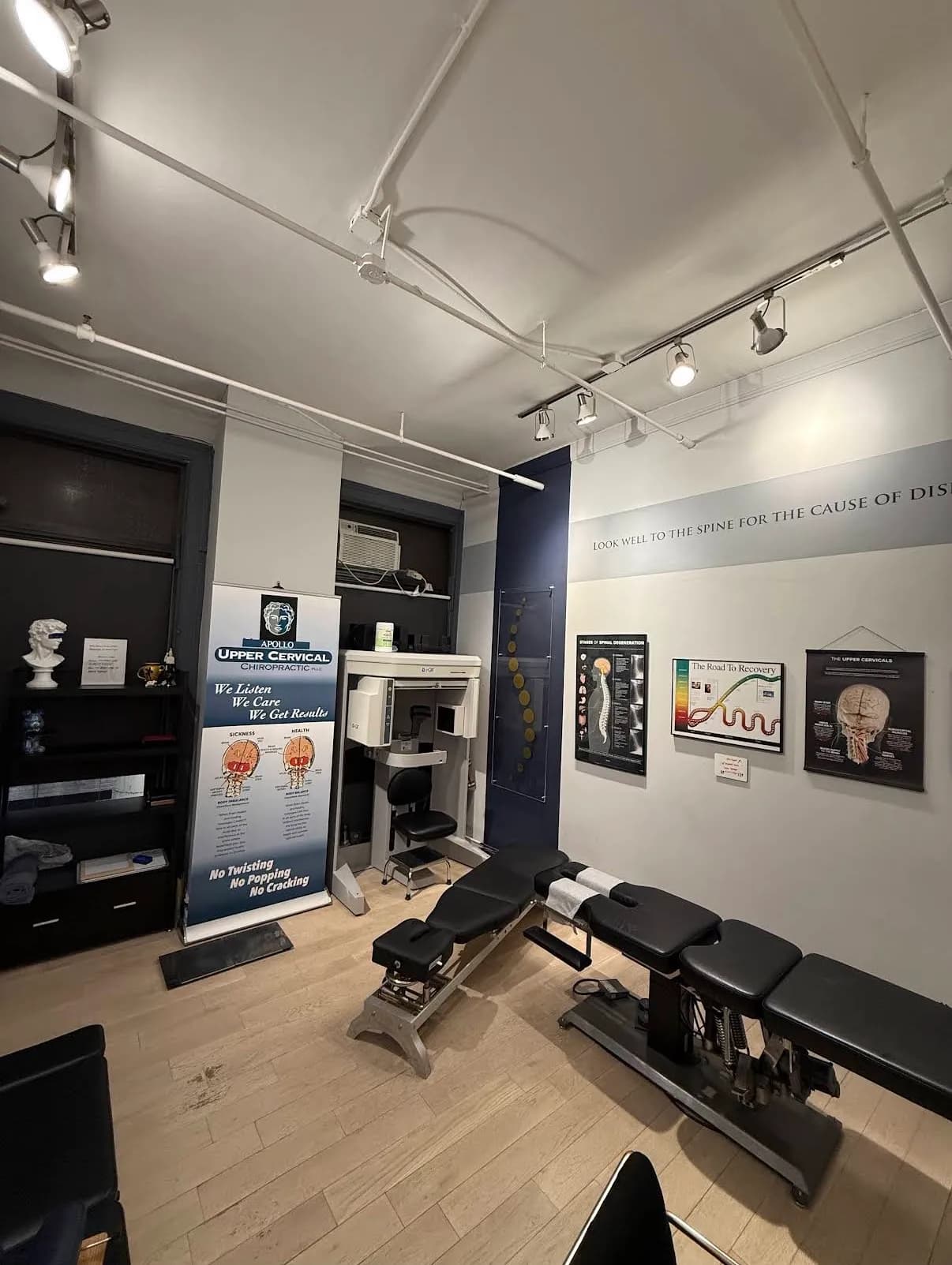 The adjusting room, with the 3D CBCT scanner